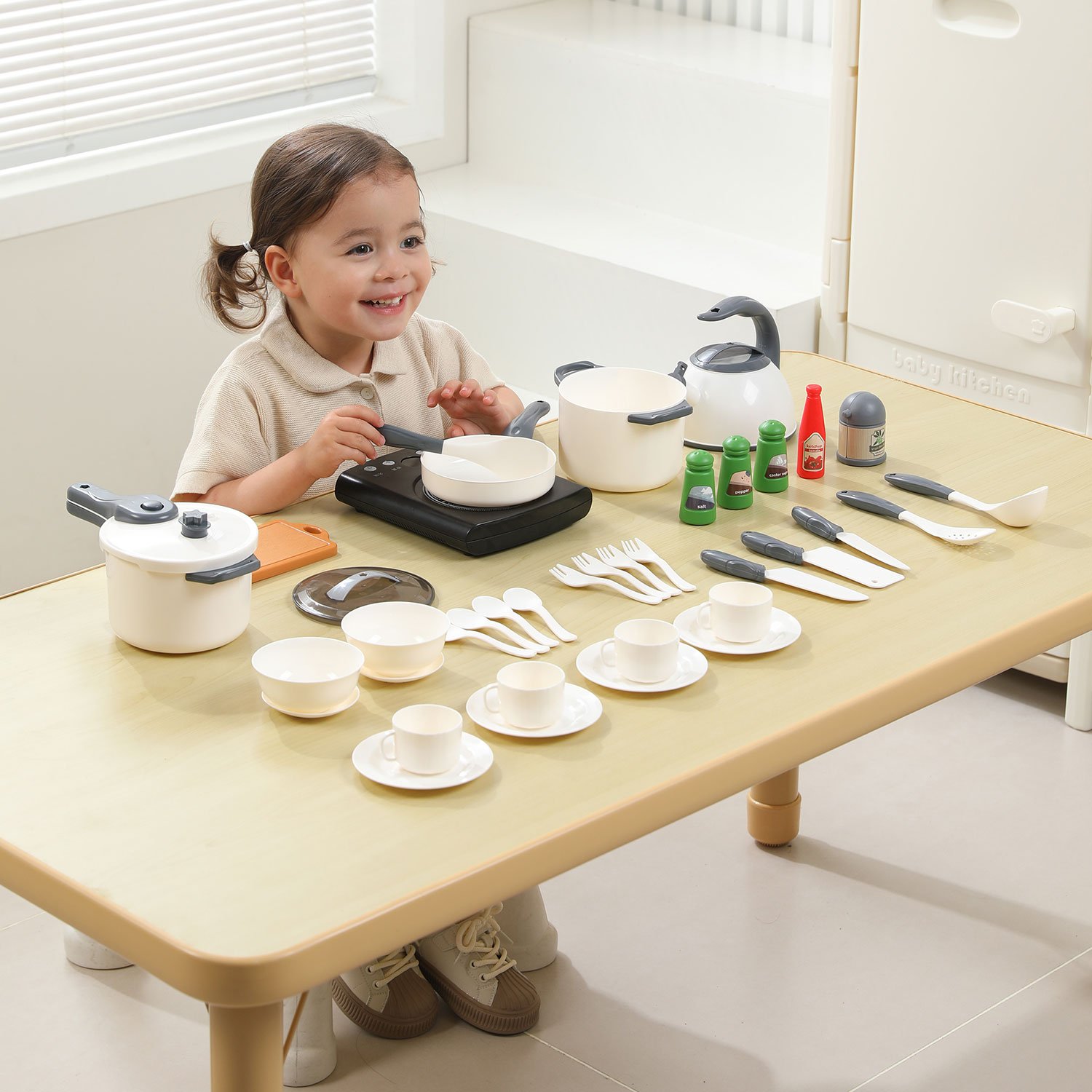 Набор посуды с продуктами UNIX Kids (48 предметов) белый